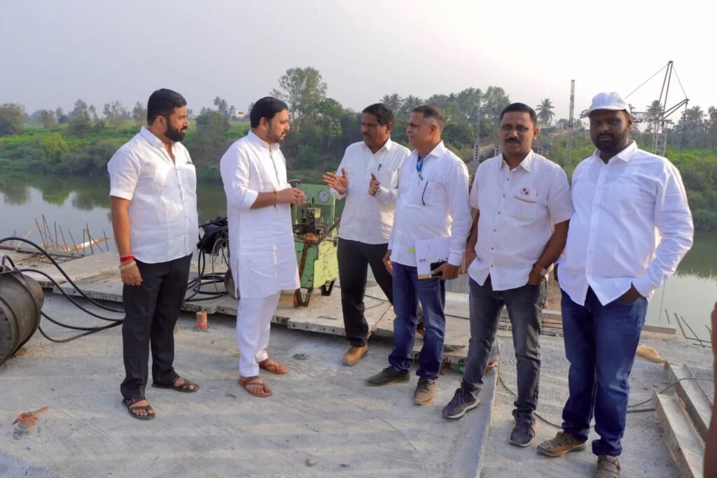 बुर्ली-सुर्यगाव पुलाच्या कामाची पाहणी