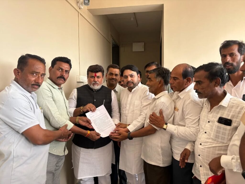 कडेगाव एमआयडीसीतील उद्योजकांच्या समस्या मांडण्यासाठी उद्योगमंत्र्यांना भेट