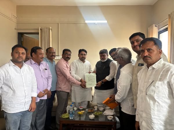 उद्योगमंत्र्यांना भेट देत पलूस औद्योगिक विकासासाठी चार महत्त्वाच्या मागण्या सादर